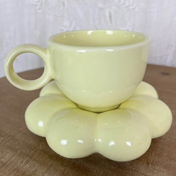 Daisy Ceramic Cup & Saucer 🎉Host Pick🎉 - Picture 5 of 6